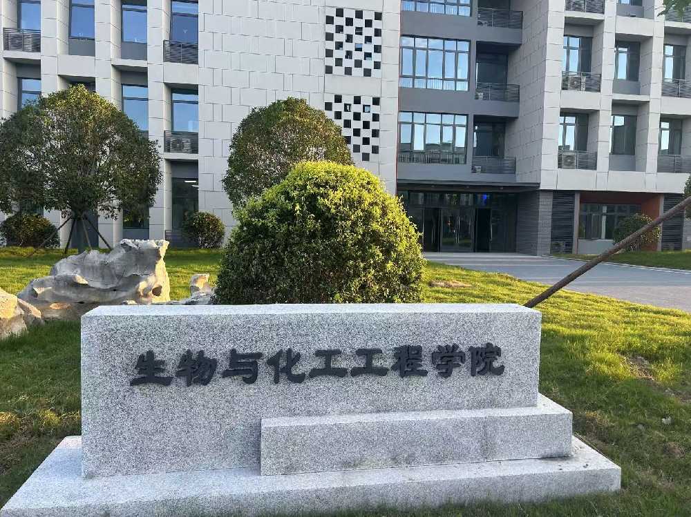 阿拉善右旗扬州职业大学体育场高杆灯项目